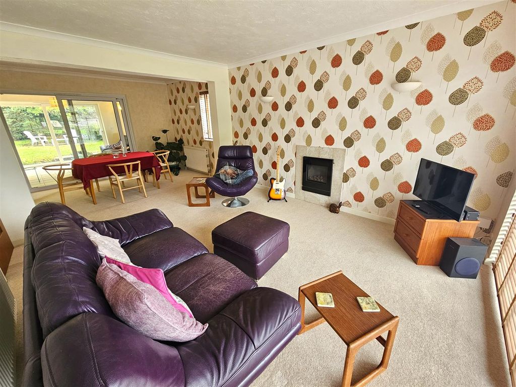 Property photo 2 of 19 Sitting Room.Jpg