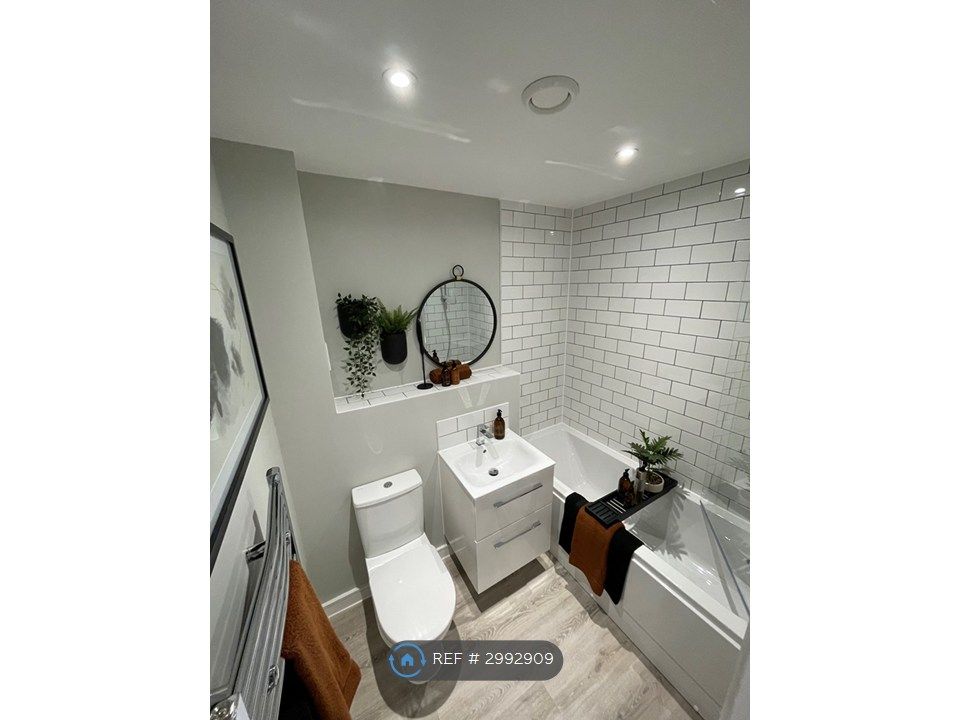 Property photo 3 of 13 Bathroom