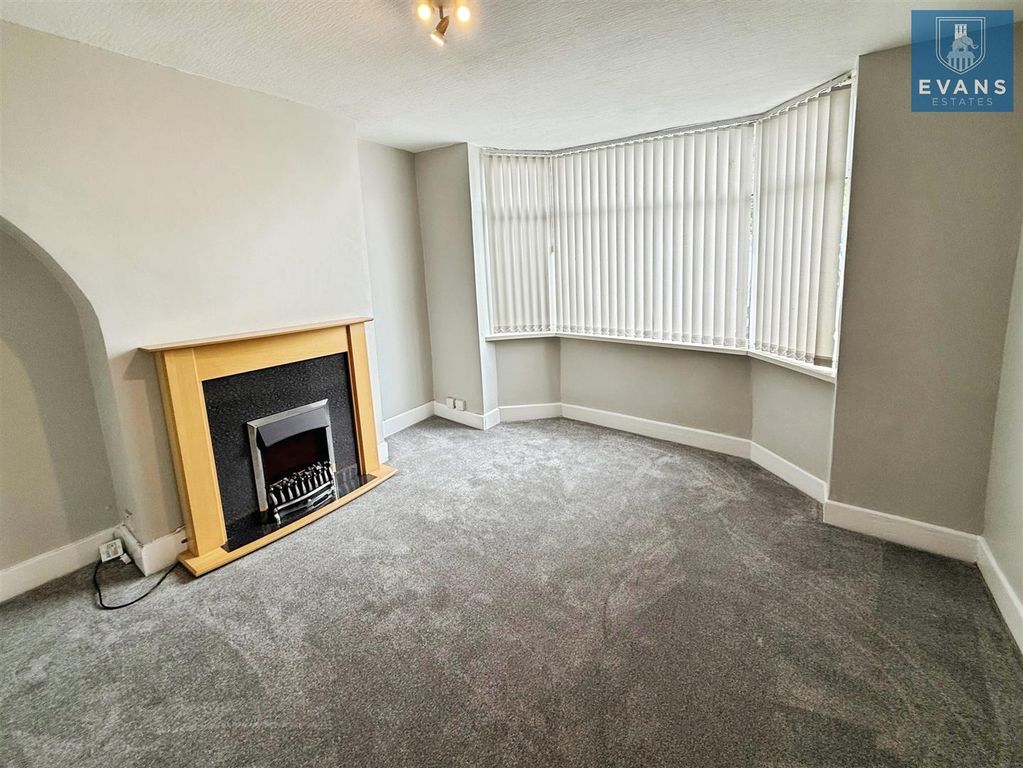 Property photo 2 of 12 Lounge