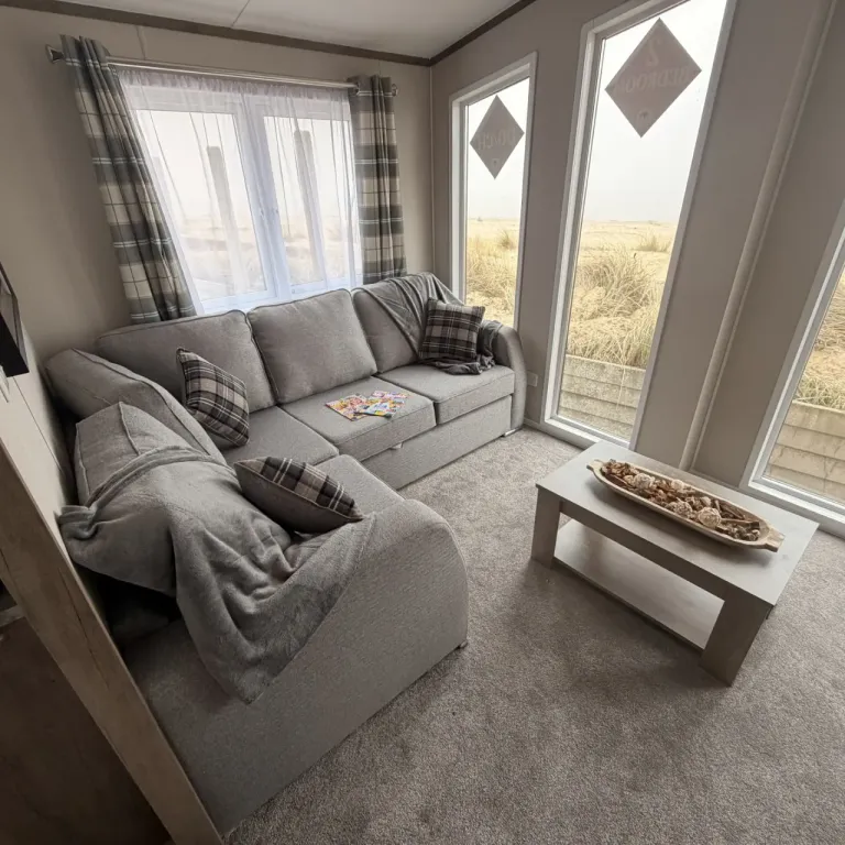 Property photo 2 of 8 Driftwood Cove Lounge At Eastern Beach Holiday Park