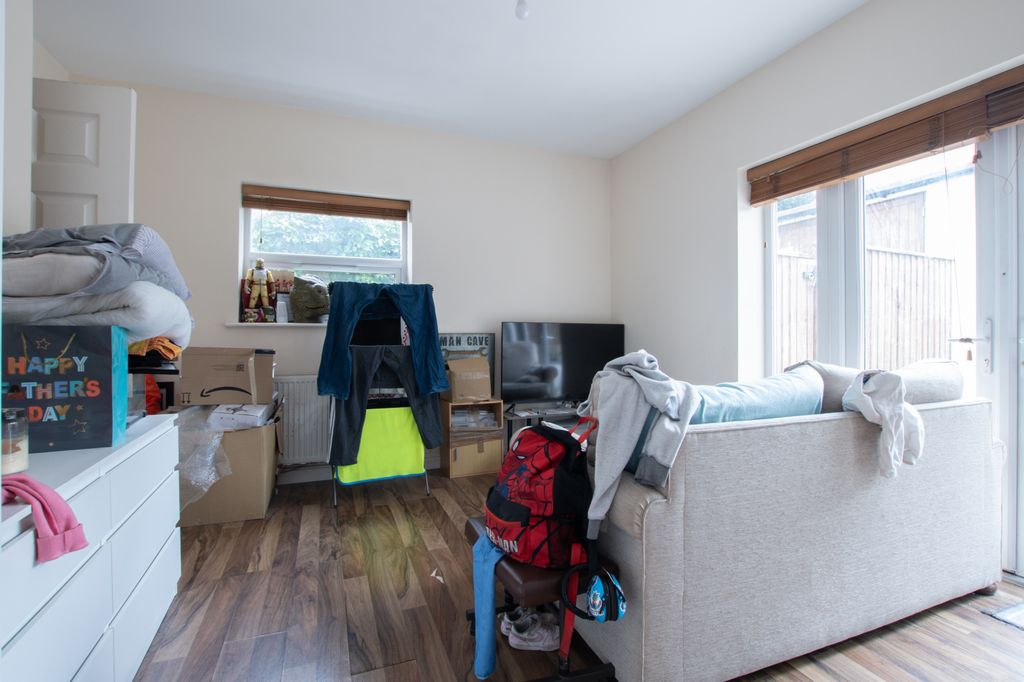 Property photo 2 of 18