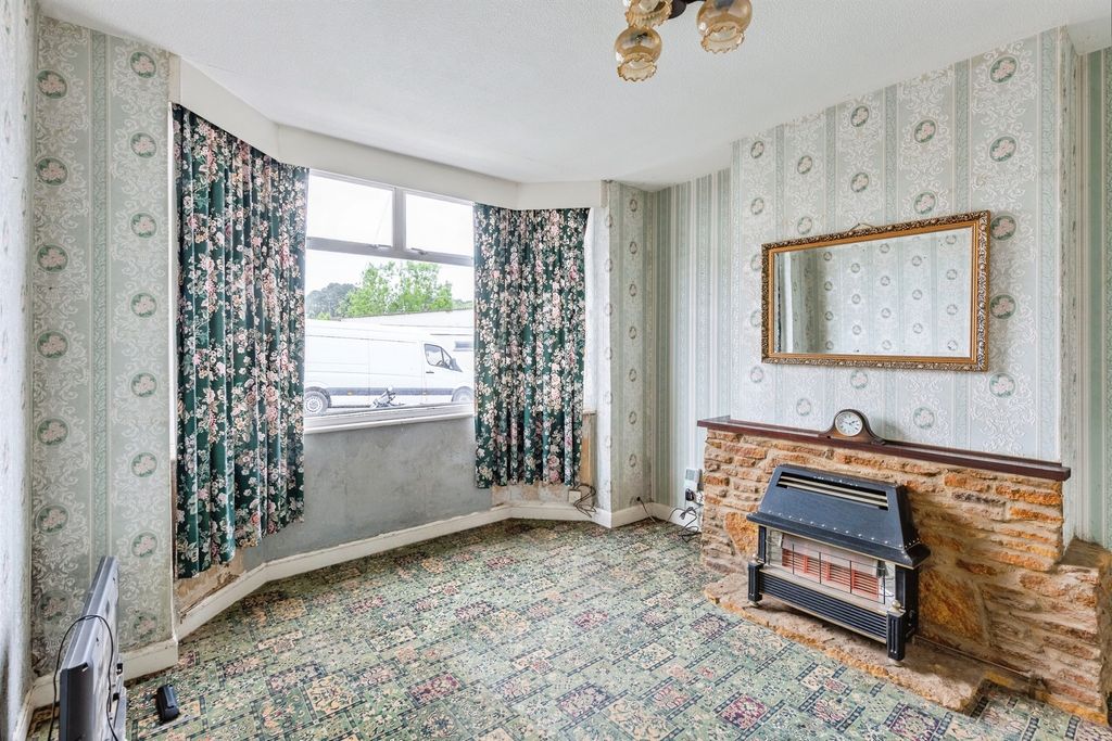 Property photo 2 of 12