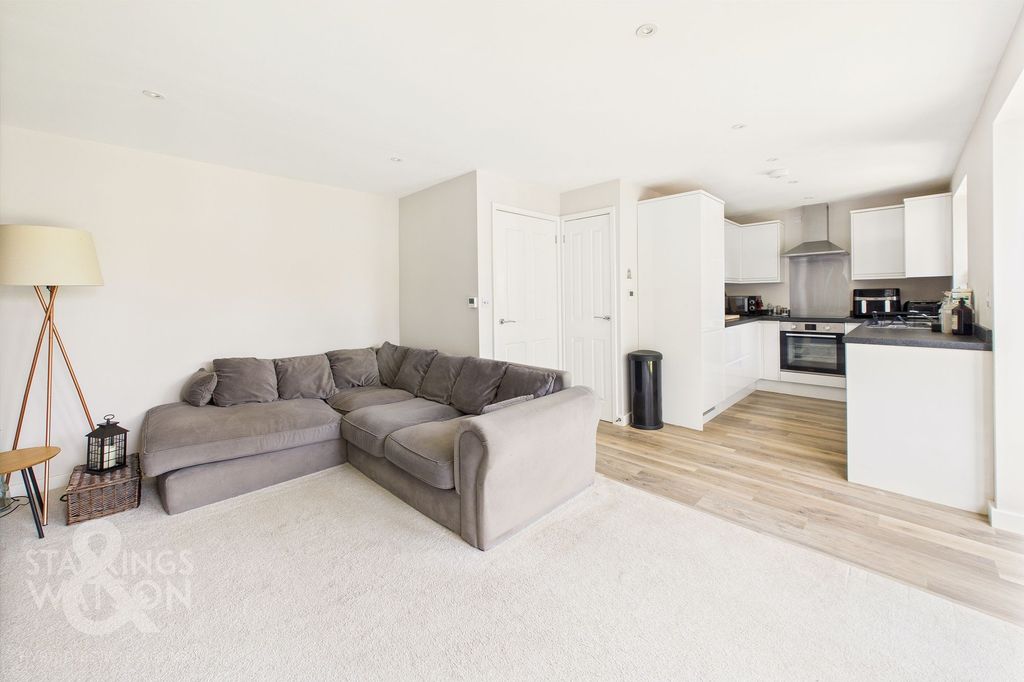Property photo 2 of 17