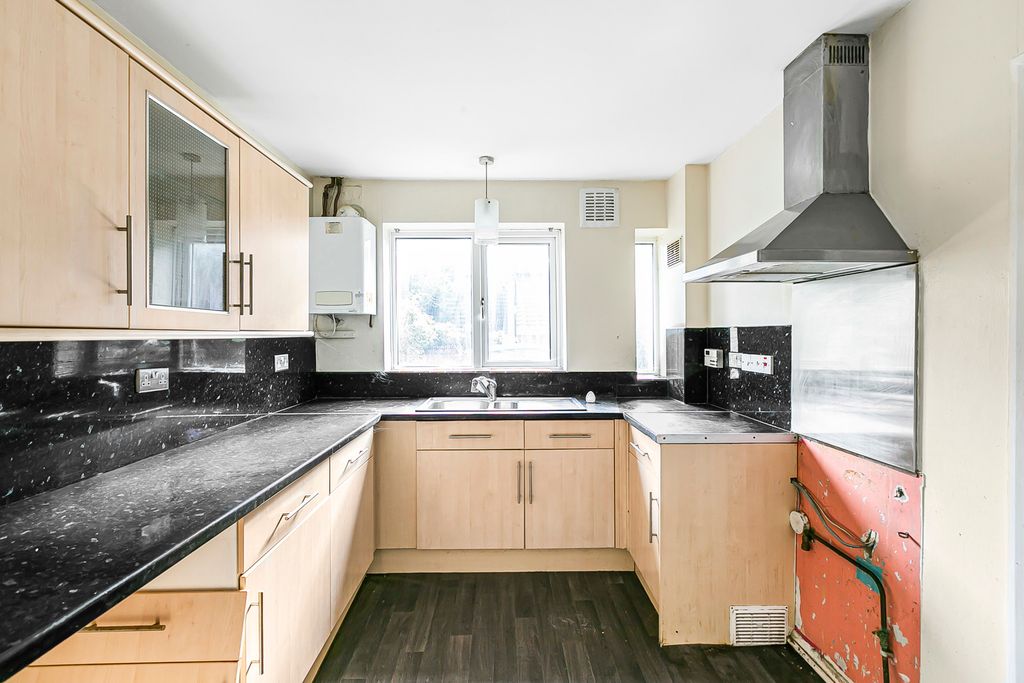Property photo 3 of 17 Kitchen
