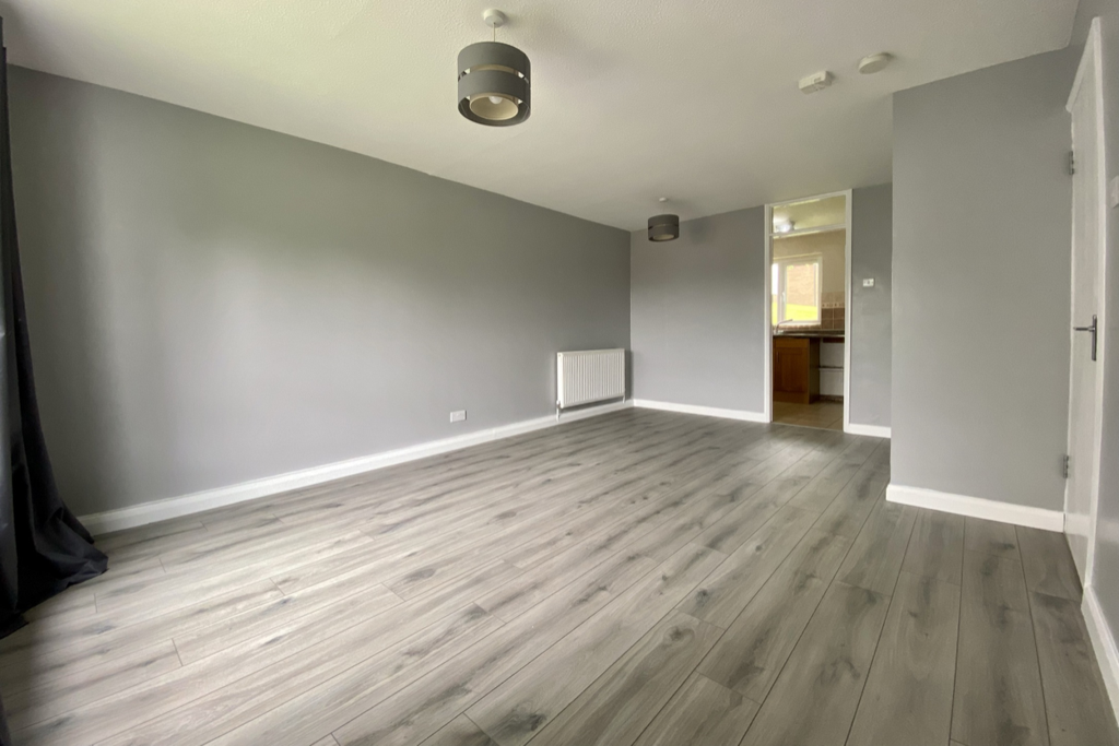 Property photo 3 of 9 Living / Dining Room