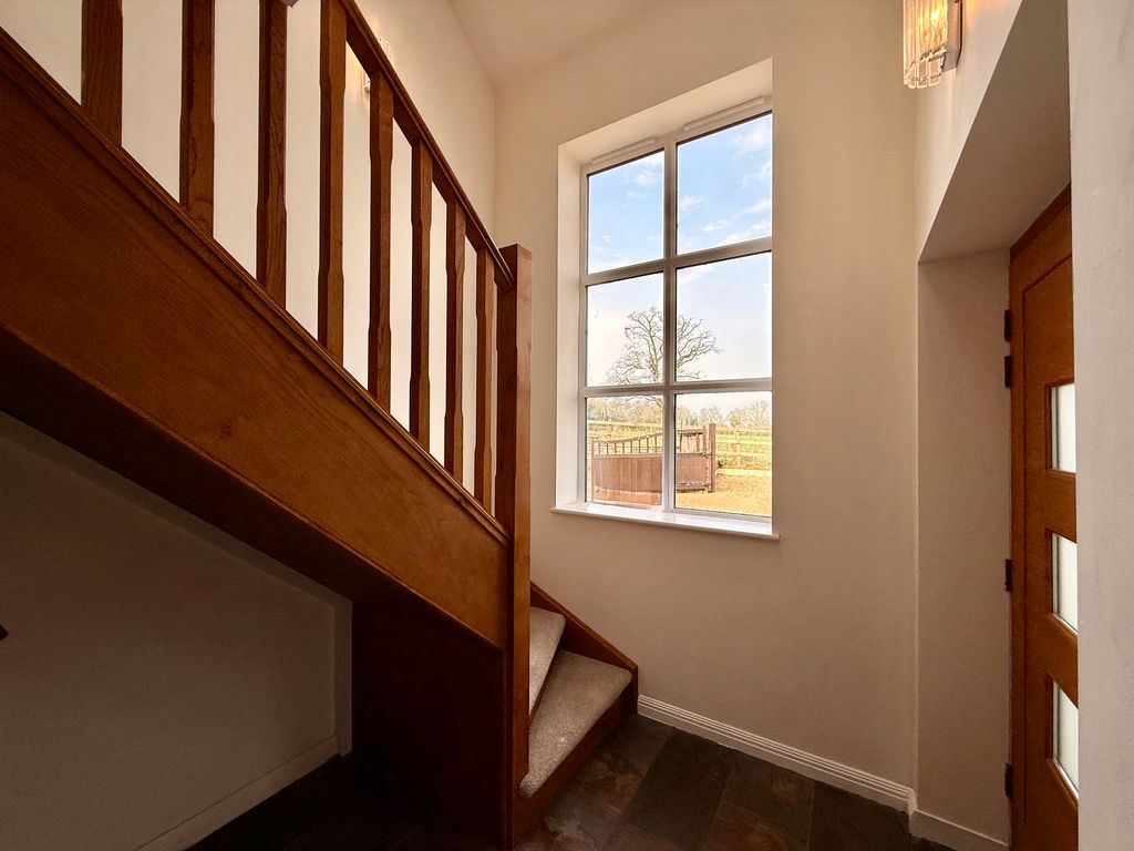 Property photo 3 of 17 Entrance Hall