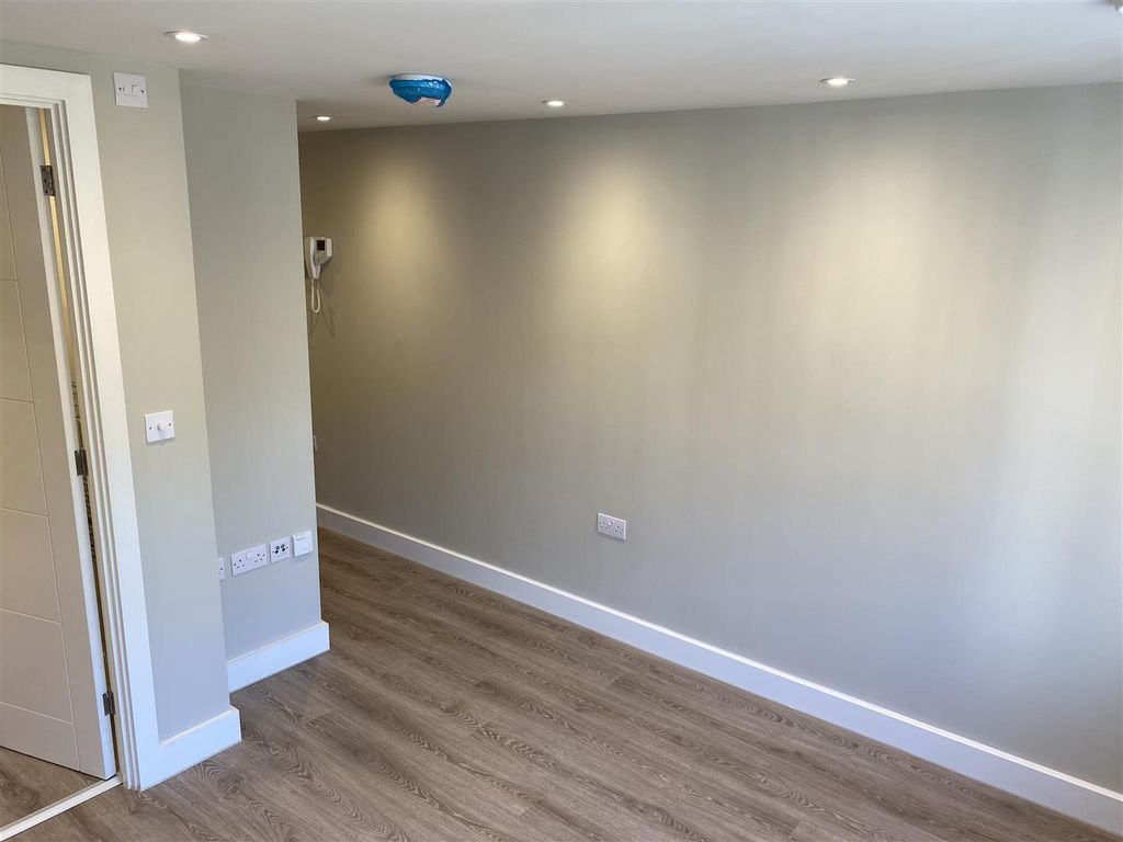 Property photo 3 of 6 Img-2201.Jpg