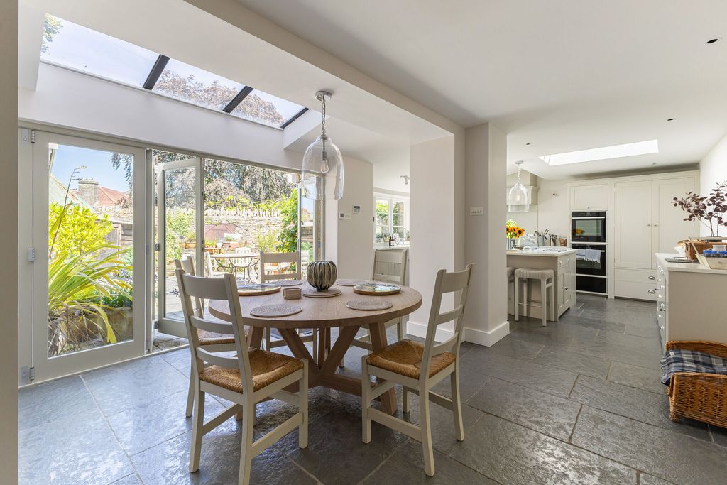 Property photo 2 of 26 Open Plan Kitchen