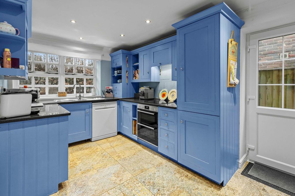 Property photo 3 of 14