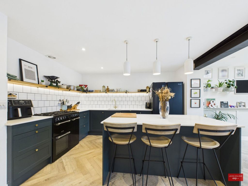 Property photo 3 of 36