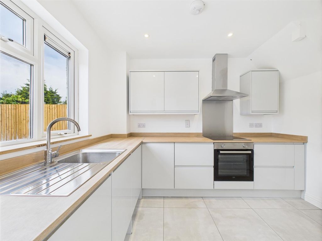 Property photo 3 of 15 Kitchen