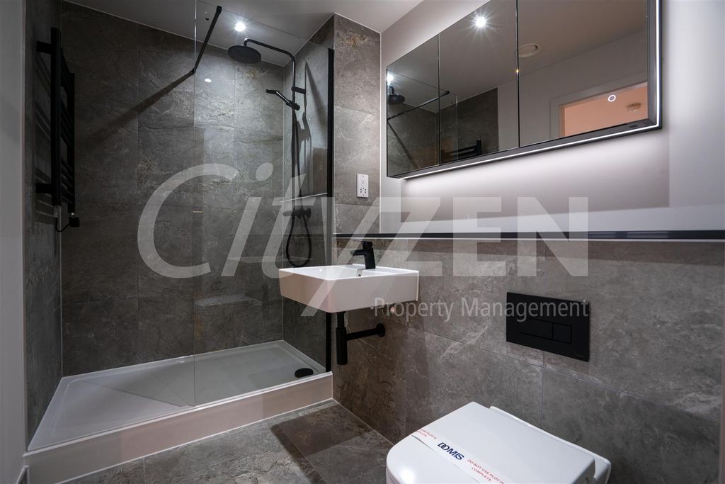 Property photo 3 of 30 Shower Room