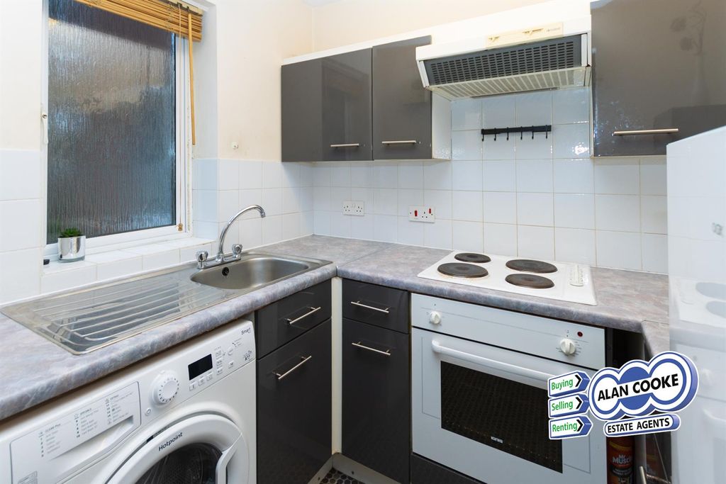 Property photo 3 of 5 Kitchen