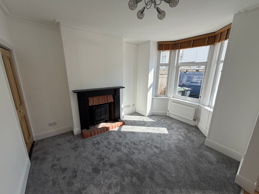Property photo 2 of 12 Lounge