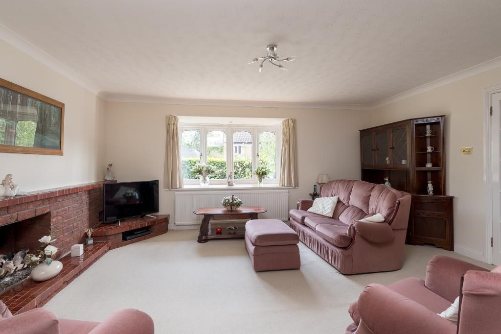 Property photo 3 of 30 Living Room