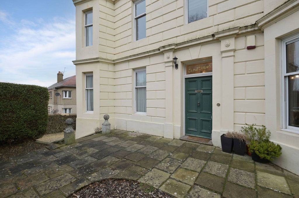 Property photo 2 of 30