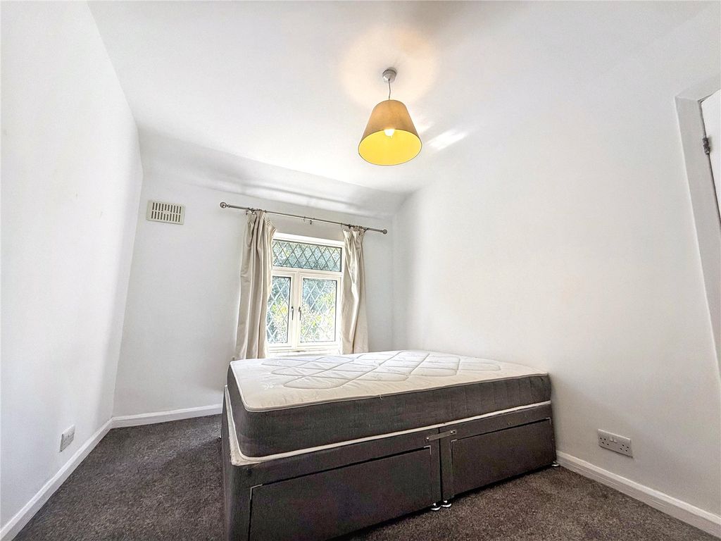 Property photo 2 of 13 Picture No. 15