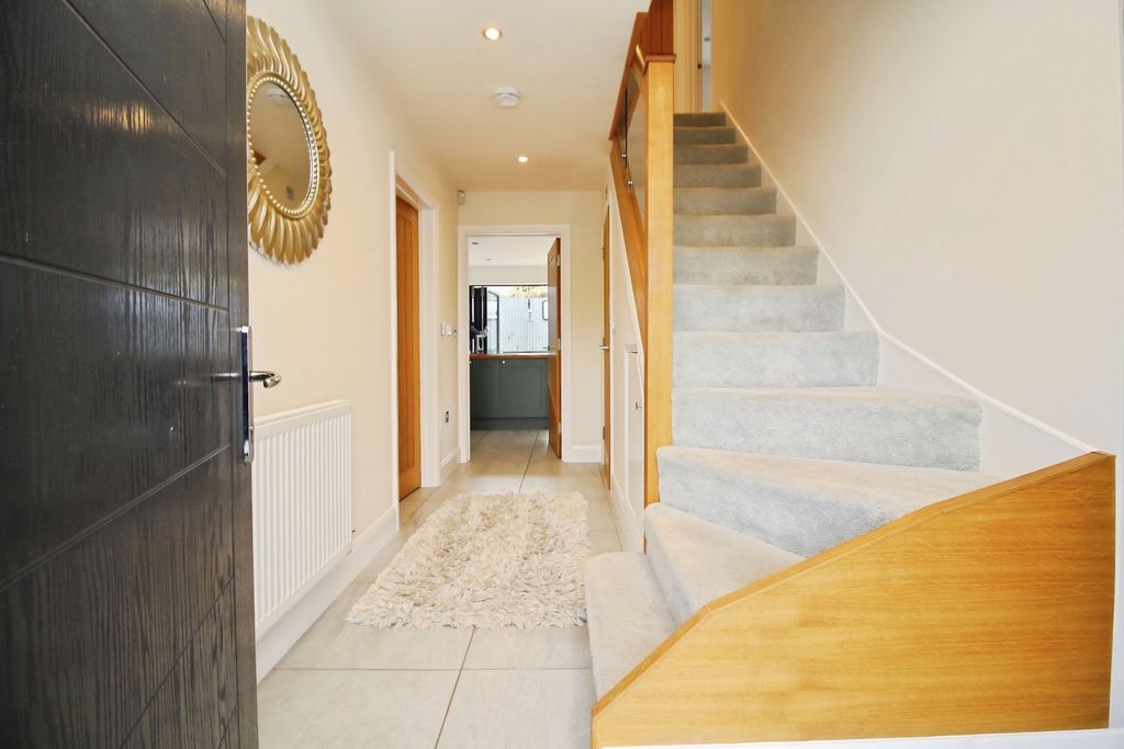 Property photo 3 of 27