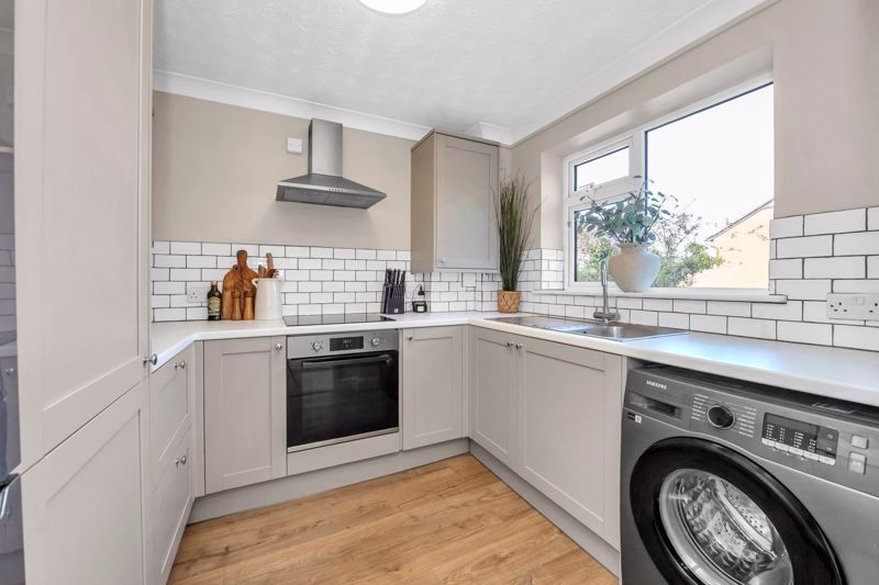 Property photo 2 of 11 Kitchen