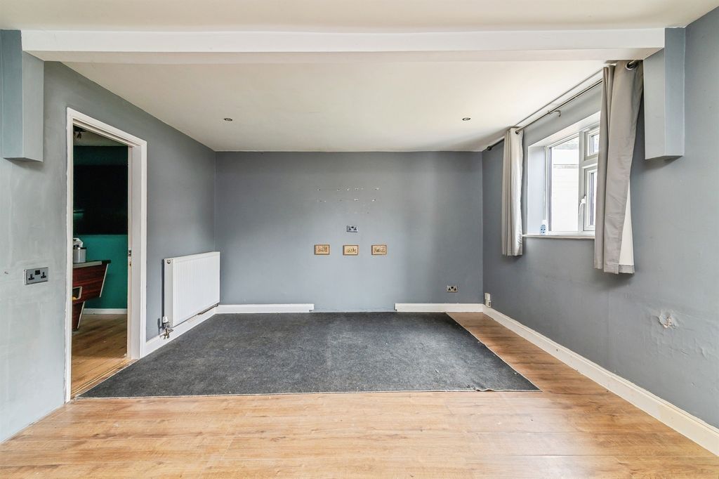 Property photo 3 of 14