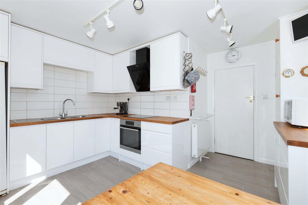 Property photo 2 of 22 Southview Drive_19.Jpg