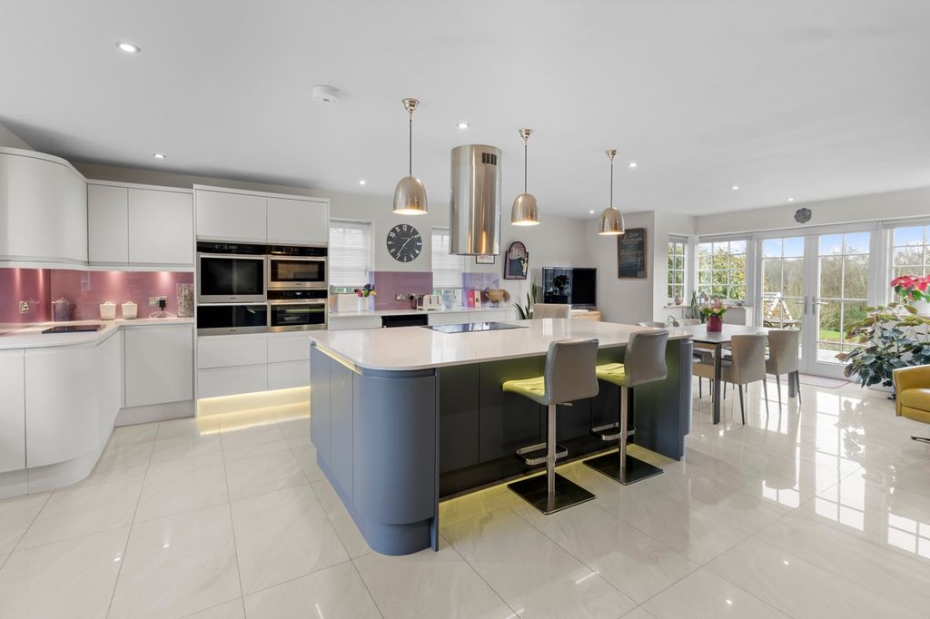 Property photo 2 of 45