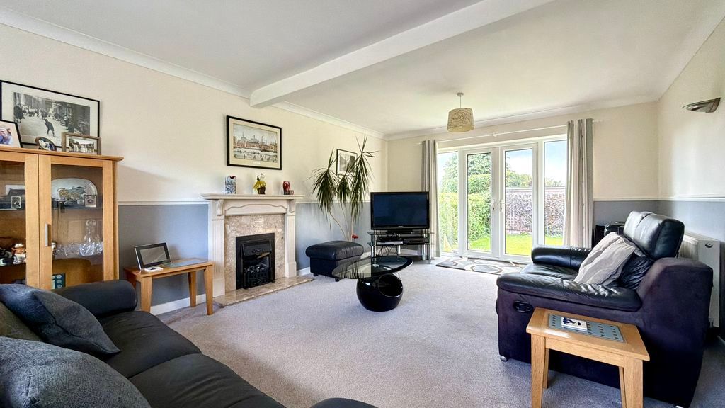 Property photo 3 of 23 Sitting Room