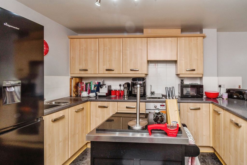 Property photo 3 of 24