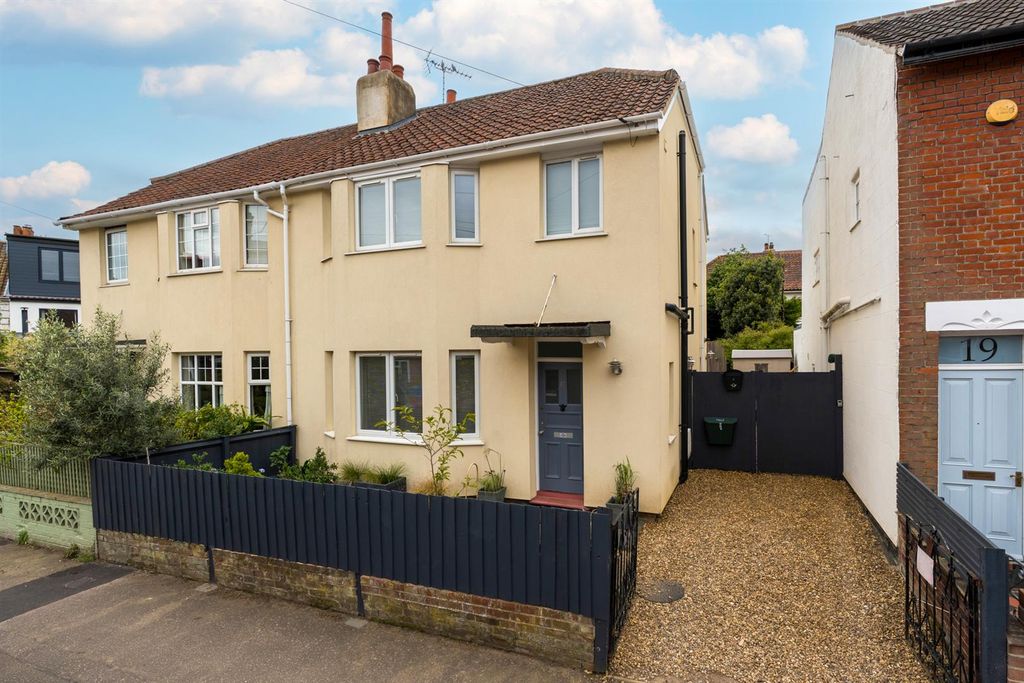 Property photo 2 of 28 17-Whitehallrd-005.Jpg