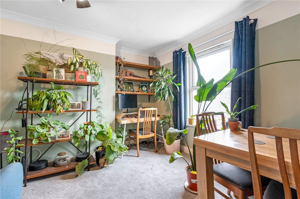 Property photo 2 of 8 Reception