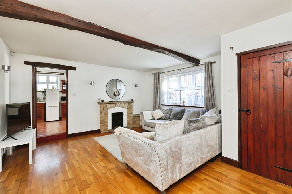 Property photo 2 of 18 Photo