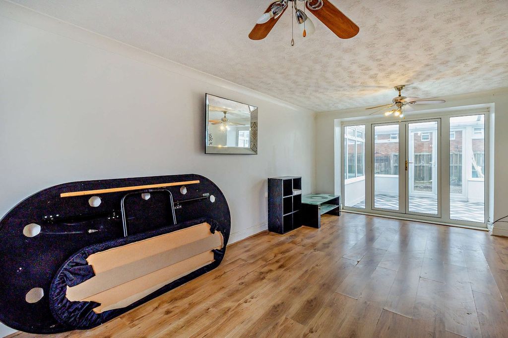 Property photo 2 of 23