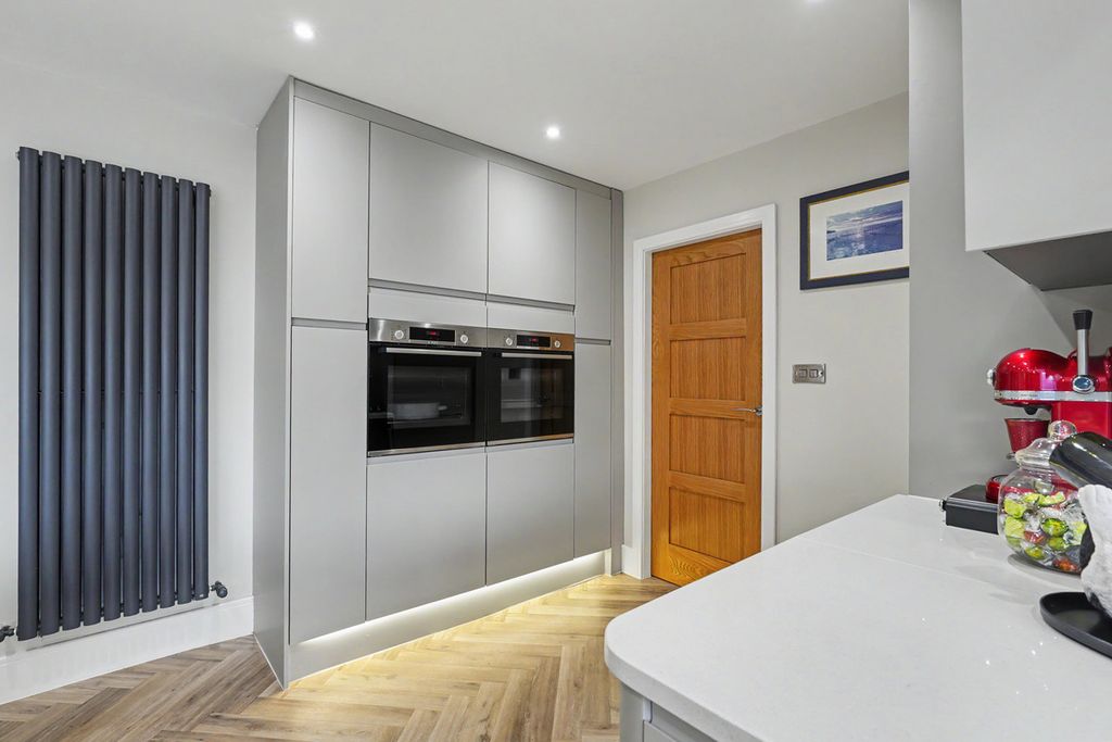Property photo 2 of 30