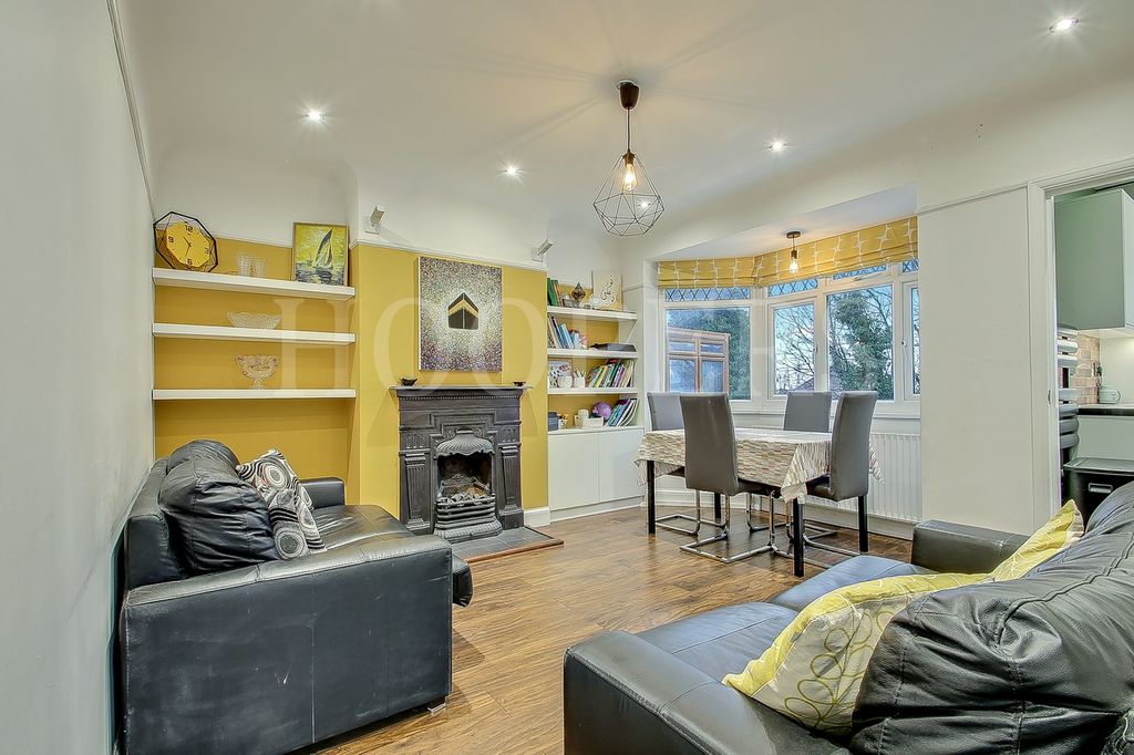 Property photo 3 of 12