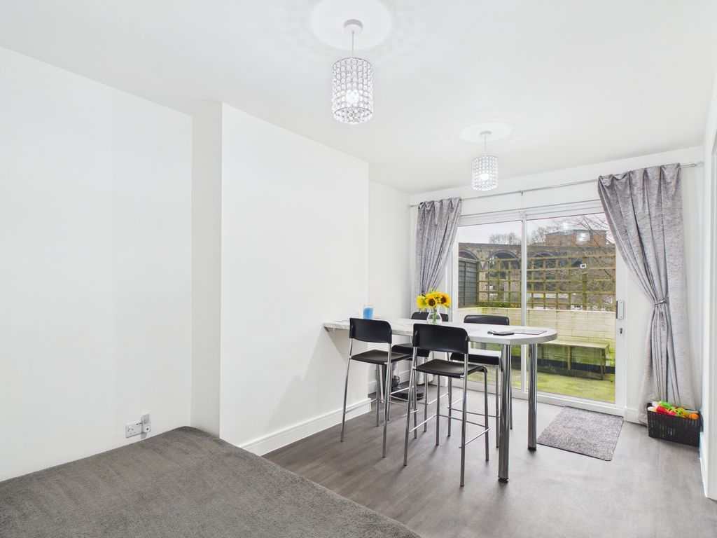 Property photo 2 of 12 Dining/Breakfast Room