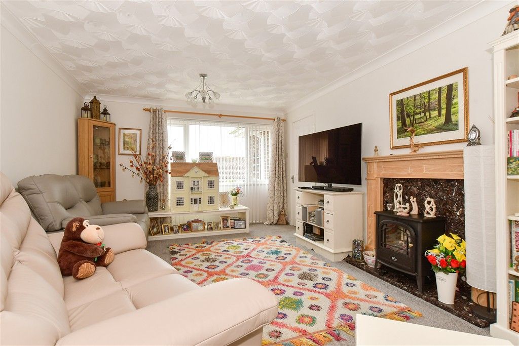 Property photo 1 of 12 Lounge