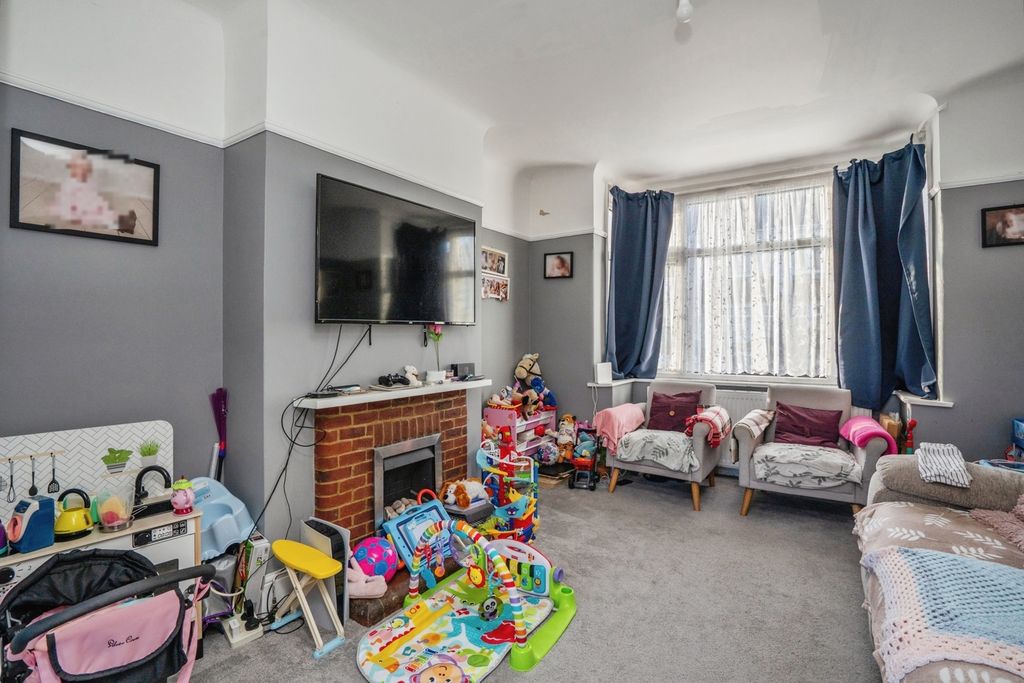 Property photo 3 of 18 Pbox-Img.Jpg