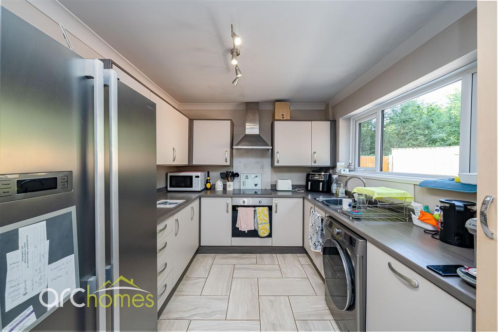 Property photo 3 of 17 Oaktree-10.Jpg