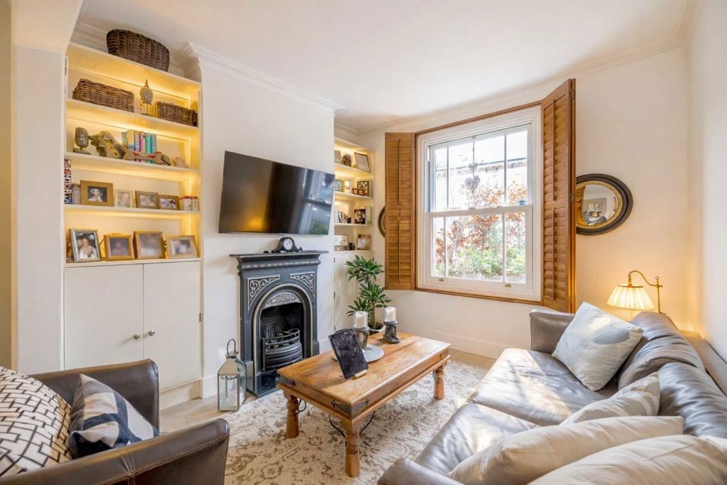 Property photo 2 of 8