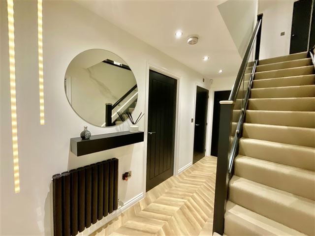 Property photo 2 of 21 Entrance Hallway