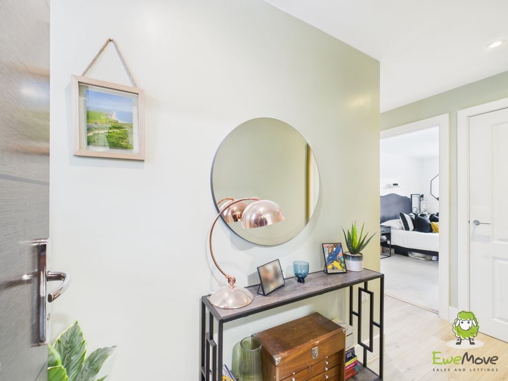 Property photo 2 of 24 Cam03778G0-Pr0369-Still009