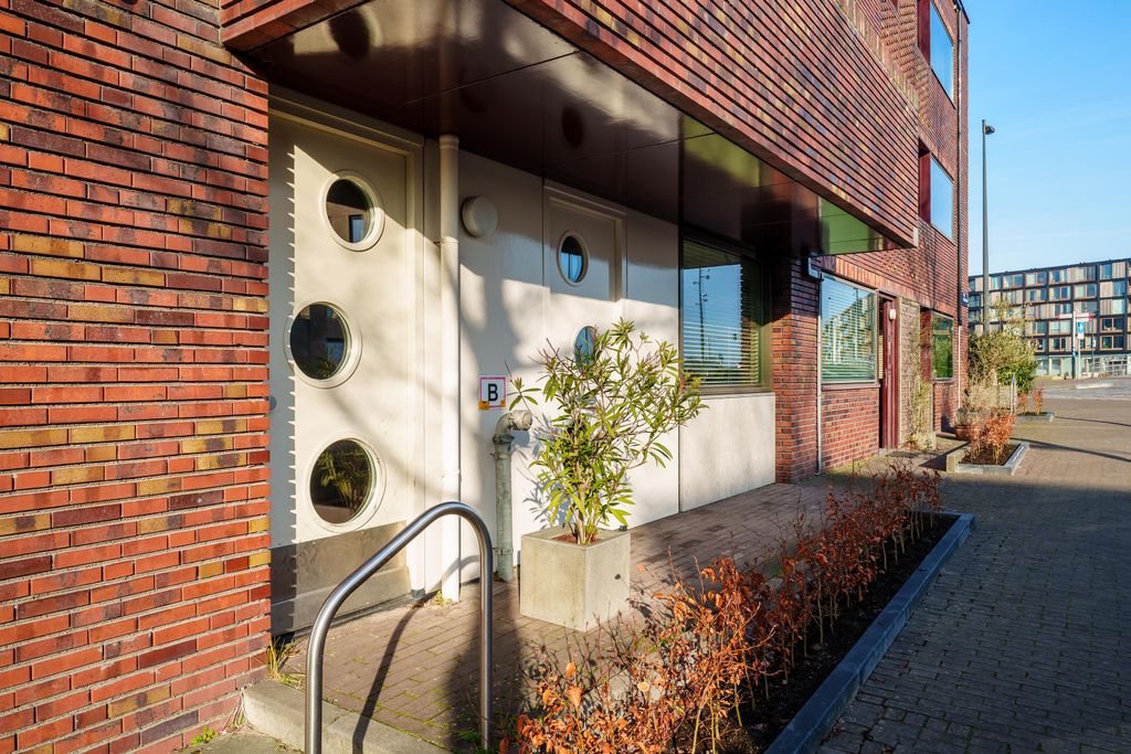 Property photo 2 of 33