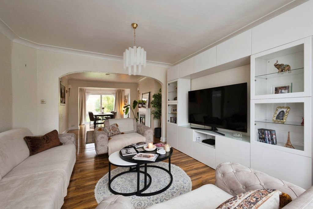 Property photo 3 of 23