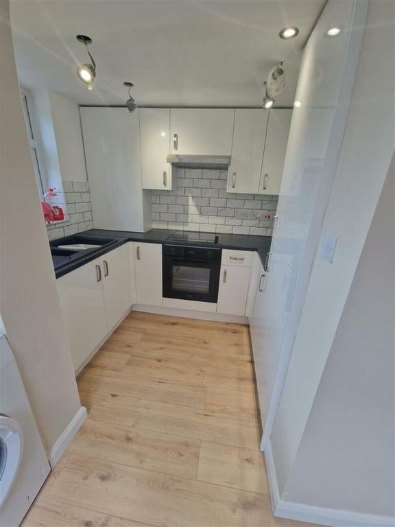 Property photo 2 of 7 Kitchen