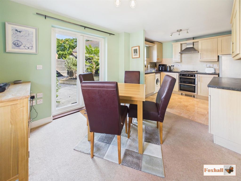 Property photo 3 of 27 Kitchen / Dining Areas