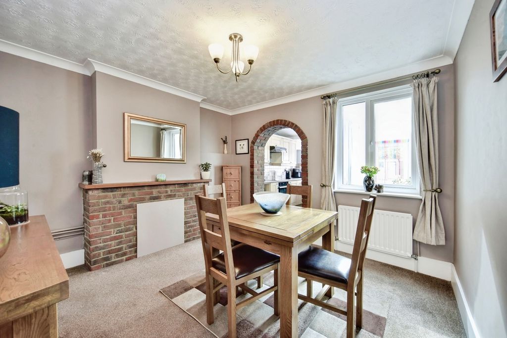 Property photo 3 of 11 Dining