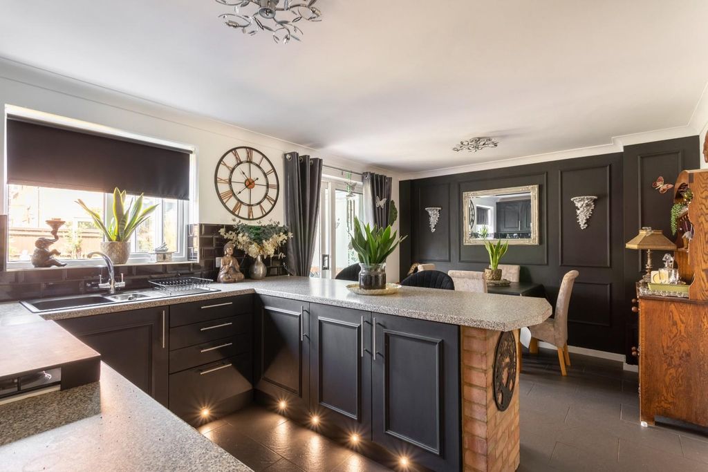 Property photo 3 of 20 Ambleside-16.Jpg
