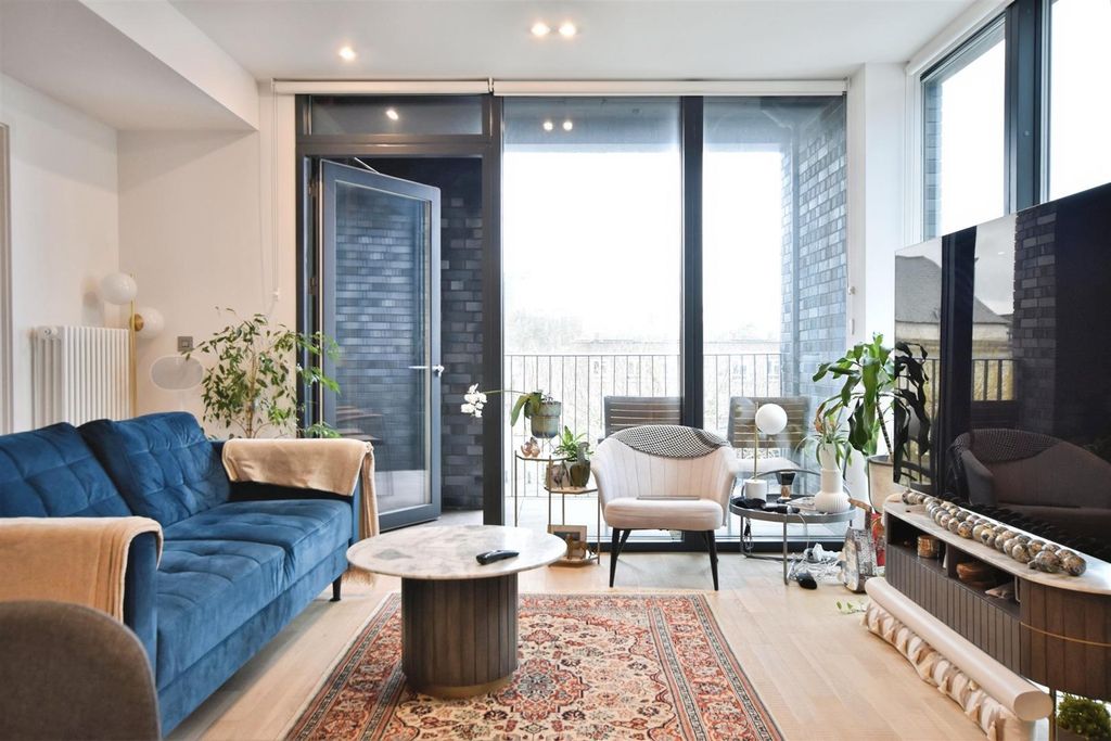 Property photo 2 of 21