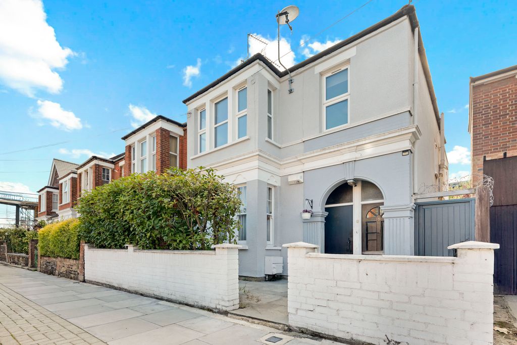 Property photo 2 of 17