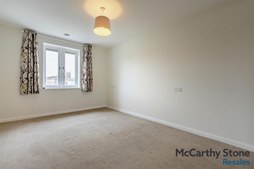 Property photo 2 of 34 8680240-Interior04-800.Jpg